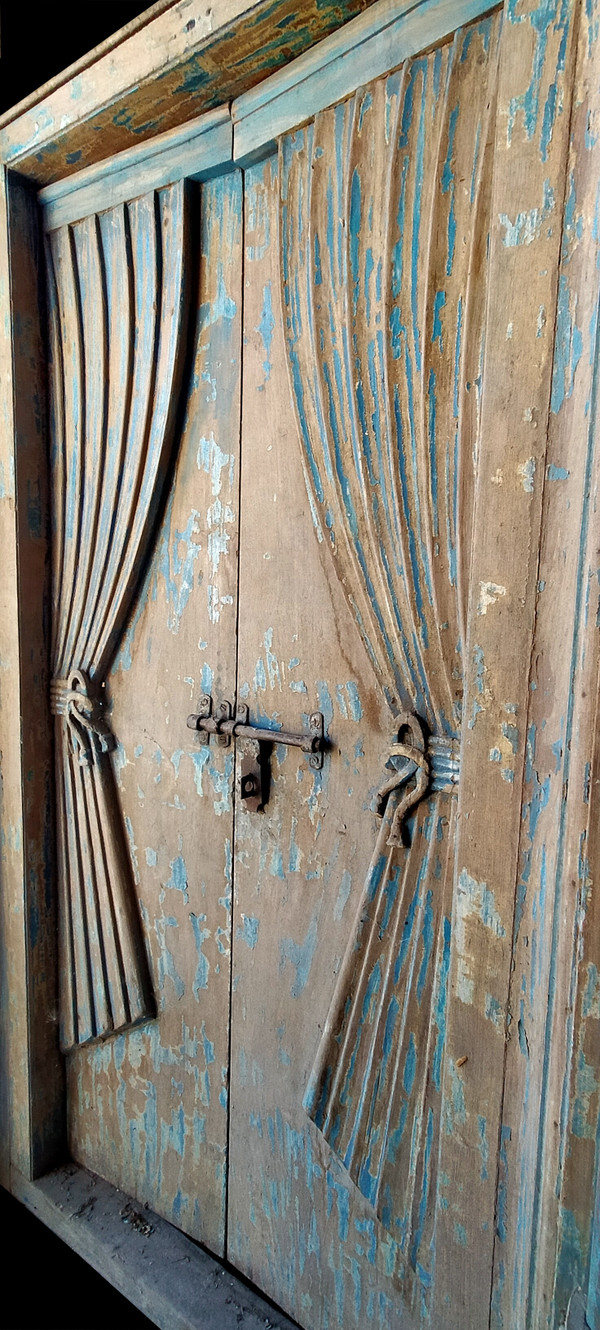 Exceptional Antique Draped Door Superb Patina In Very Good Condition Dreamlike Woodwork