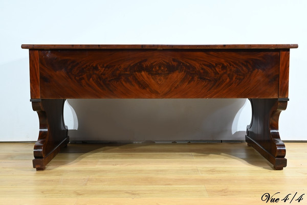 Important Property Desk in mahogany burl, Restoration period - Early 19th century