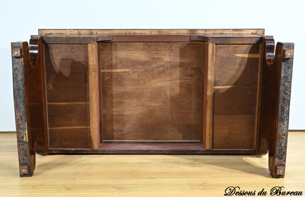 Important Property Desk in mahogany burl, Restoration period - Early 19th century