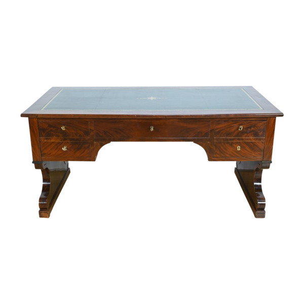 Important Property Desk in mahogany burl, Restoration period - Early 19th century