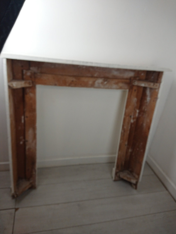 Fireplace mantel