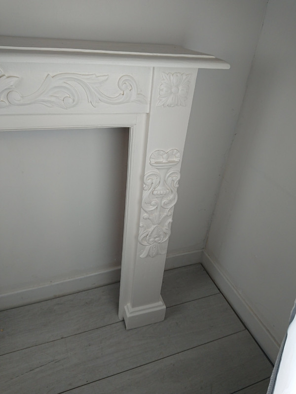 Fireplace mantel