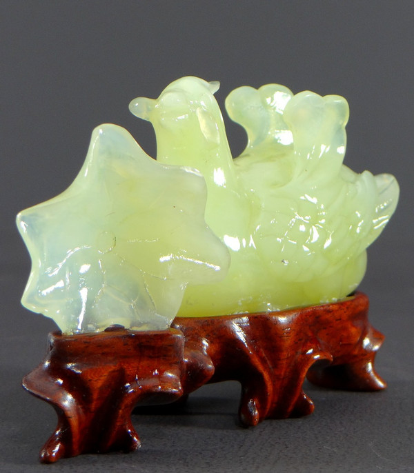 Chine, Années 1950/1960, Sculpture En Jade Canard Et Fleur. 