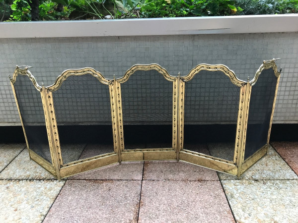 Large old fireplace fire screen in worked brass from the 19th century