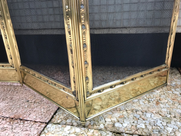 Large old fireplace fire screen in worked brass from the 19th century