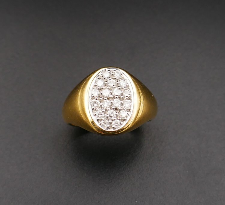 Diamond Signet Ring, 18 Carat Yellow Gold.