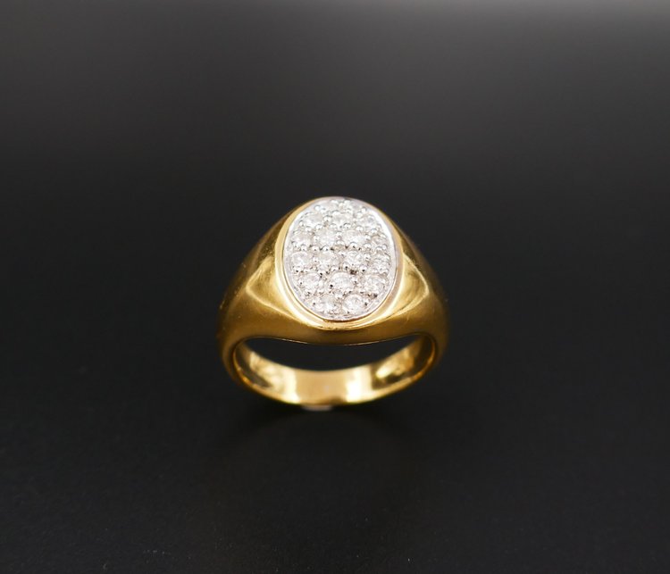 Diamond Signet Ring, 18 Carat Yellow Gold.