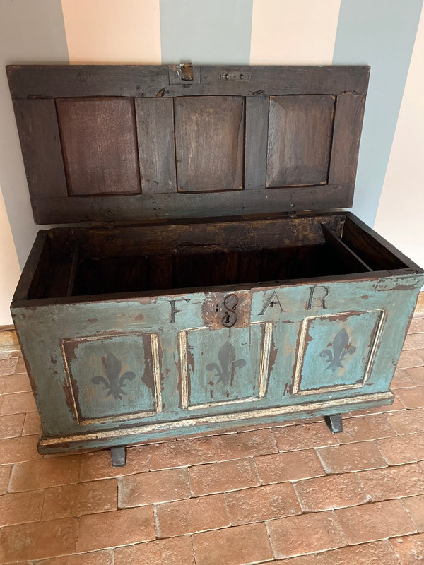 18th Century Patina Wedding Chest With Small Salt Boxes