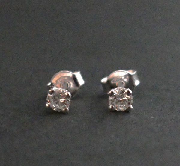 Diamond Stud Earrings, 18 Carat White Gold.