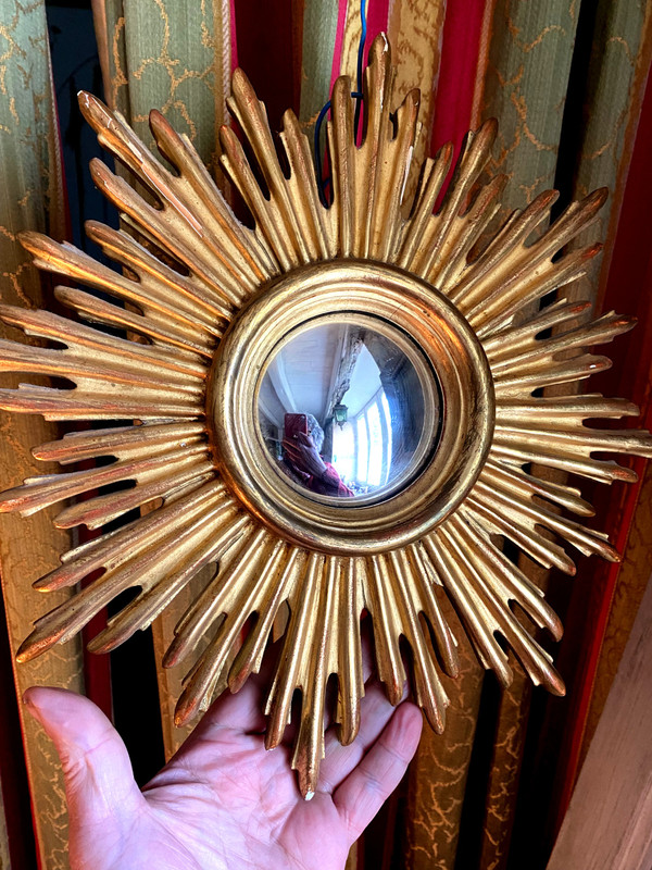 Witch sun mirror in gilded wood from the 1960s, modest in size, in good condition