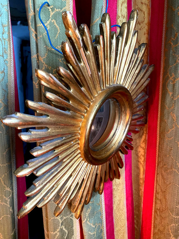 Witch sun mirror in gilded wood from the 1960s, modest in size, in good condition