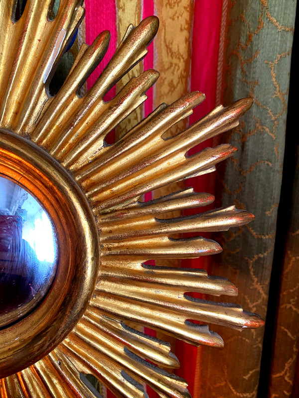 Witch sun mirror in gilded wood from the 1960s, modest in size, in good condition