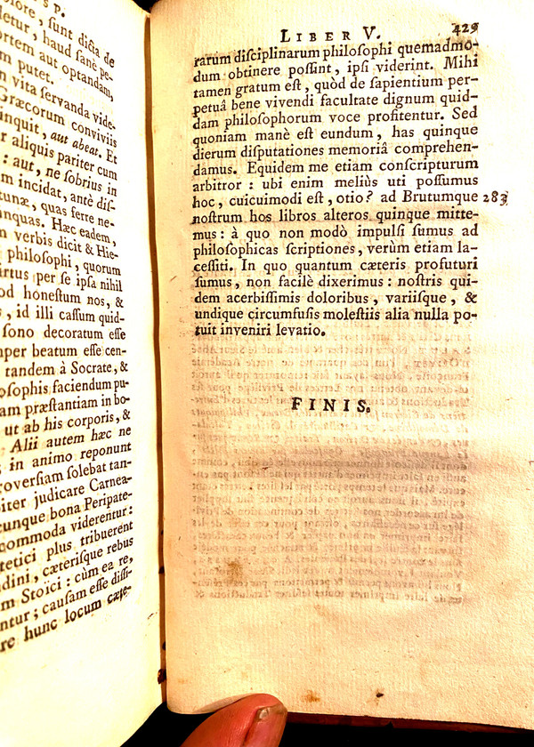 Les Trusculanes de Cicéron en deux beaux volumes in 12 imprimés à Paris chez la Vve Gandouin en 1747