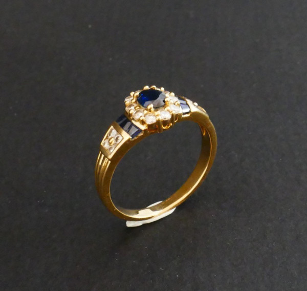 Ring Saphire Und Diamanten, 18 Karat Gold.