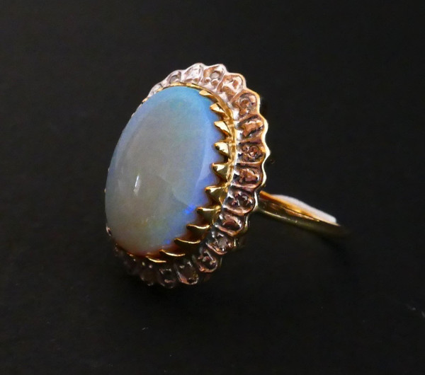 Opal-Diamant-Ring.