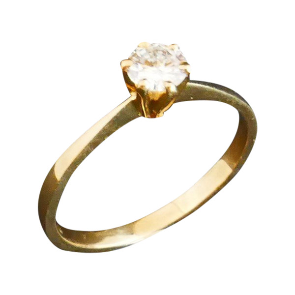 Diamond Solitaire Ring: 0.31 Carat.