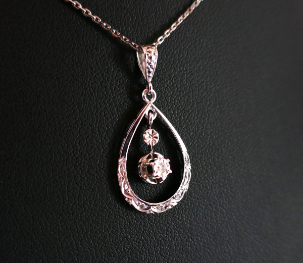 Art Deco Pendant Set with a Diamond in 18k White Gold With White Gold Chain.