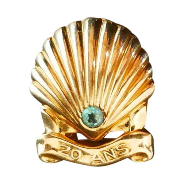 Cartier Boutonniere Scallop Shell 18K Gold And Emerald.