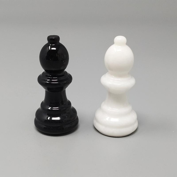 1970 Beautiful handmade Volterra alabaster black and white chess set. Made in Italy