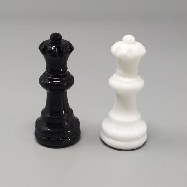 1970 Beautiful handmade Volterra alabaster black and white chess set. Made in Italy