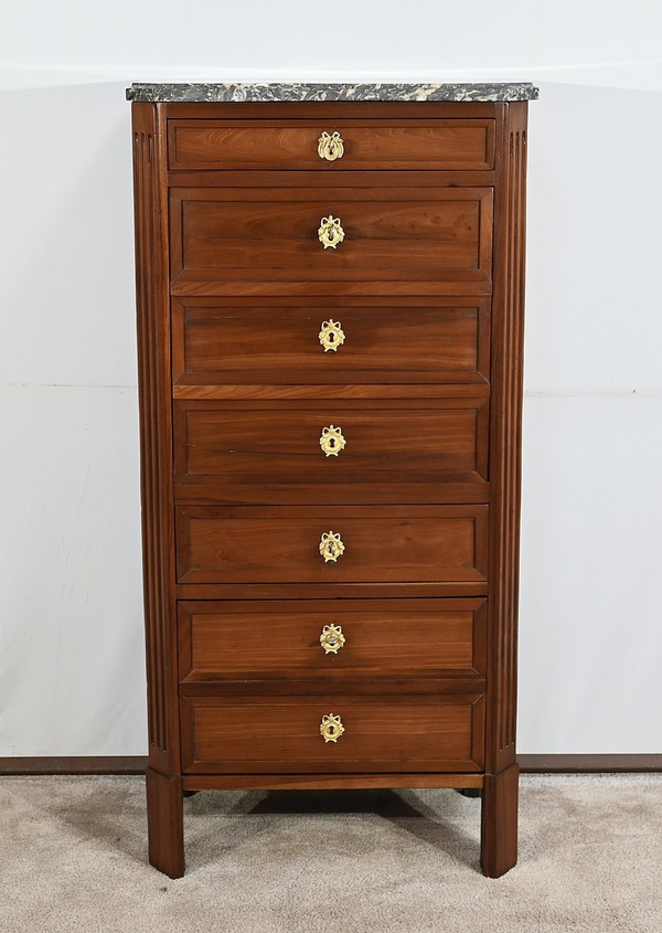 Beautiful Restoration sideboard in burl mahogany, equipped with two large doors. Their central part is in veneer developed with an open book. This is highlighted by half-round sticks forming a frame. The original brass “up and down” lock is in working order. It is accompanied by an entry which highlights the passage of the later key. Inside we find an adjustable oak shelf on racks. The singing is mahogany. It is possible to add other