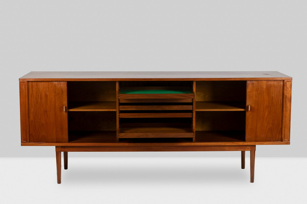 Peter Lovig Nielsen. Credenza in teak. Anni '70