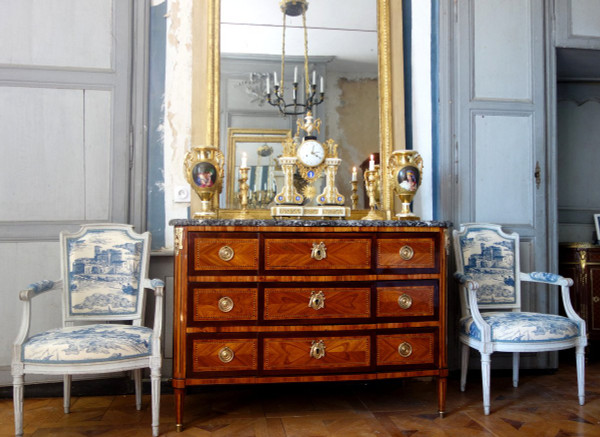 Fauveau Manufacture in Paris - Pair Of Large Empire Ornamental Vases In Golden Porcelain, 36cm