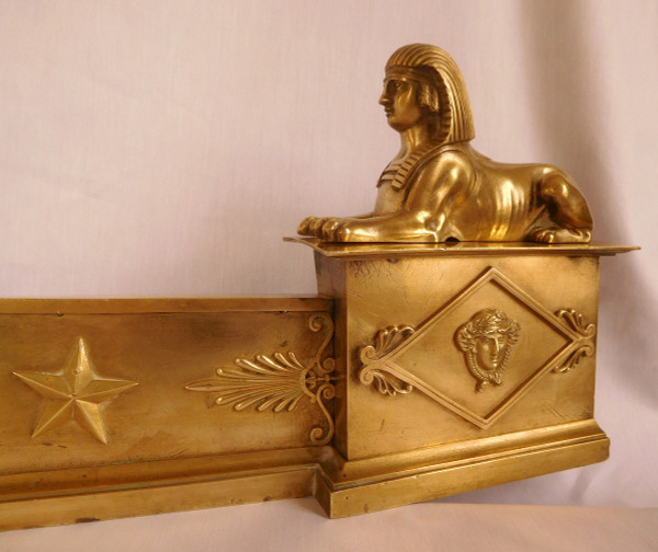 Empire period Gilded Bronze Sphinx Mantel Bar, Variant Modèle De Fontainebleau