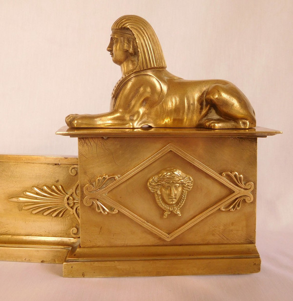 Empire period Gilded Bronze Sphinx Mantel Bar, Variant Modèle De Fontainebleau