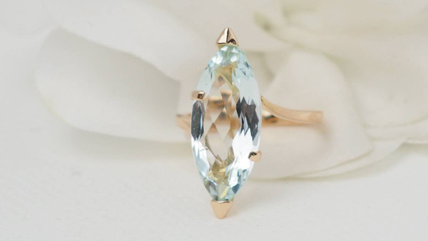 Vintage ring in yellow gold and aquamarine