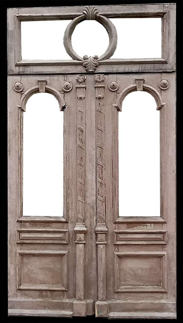 Large Old Decorative Double Door from the 19th Century Prestigious Woodwork