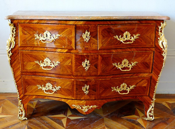 Jb Hedouin: Louis XV period Chest of Drawers In Rosewood, circa 1750 - Stamped