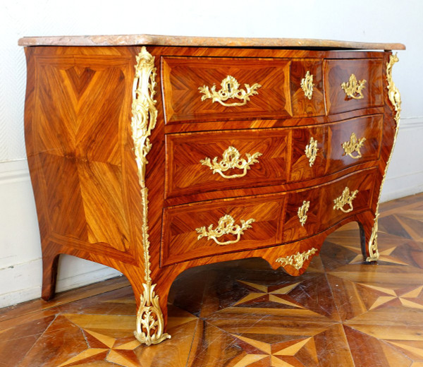 Jb Hedouin: Louis XV period Chest of Drawers In Rosewood, circa 1750 - Stamped