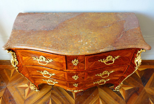 Jb Hedouin: Louis XV period Chest of Drawers In Rosewood, circa 1750 - Stamped