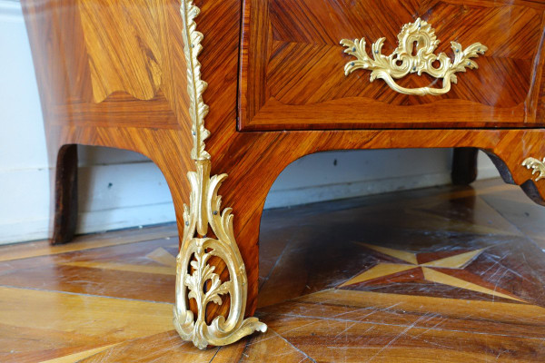 Jb Hedouin: Louis XV period Chest of Drawers In Rosewood, circa 1750 - Stamped