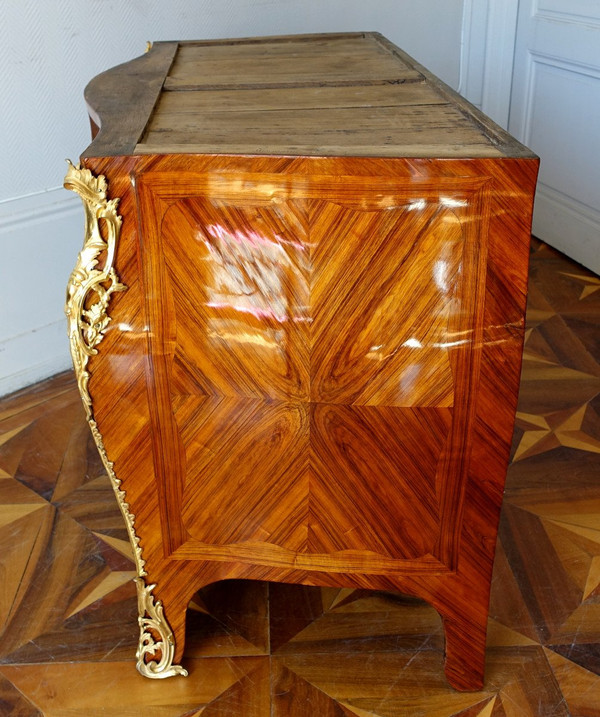 Jb Hedouin: Louis XV period Chest of Drawers In Rosewood, circa 1750 - Stamped