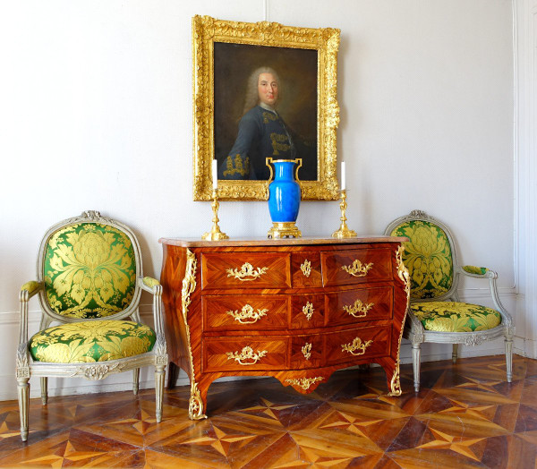 Jb Hedouin: Louis XV period Chest of Drawers In Rosewood, circa 1750 - Stamped