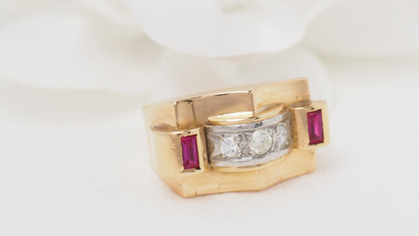 Tank ring in yellow gold and diamonds