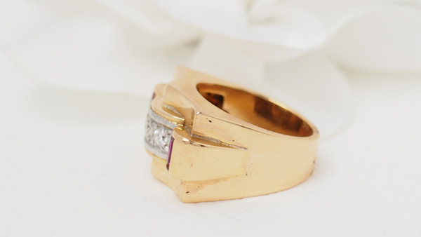 Tank ring in yellow gold and diamonds