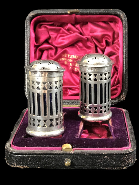 PAIR OF ANTIQUE STERLING SILVER SALIERES ( ENGLISH ) IN THEIR CASE