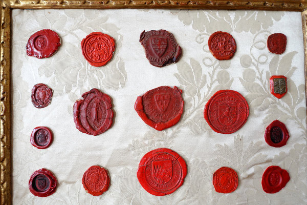 Collection Of Ancient Coat Of Arms Stamps Presented In 2 Louis XIV Period Frames - Heraldic