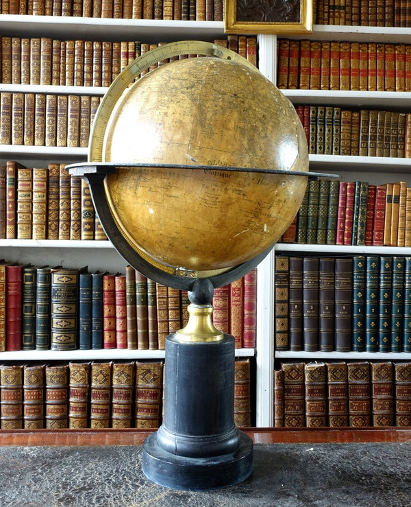 Globe Terrestre Sur Socle En Bois Noirci Et Laiton - époque 1850