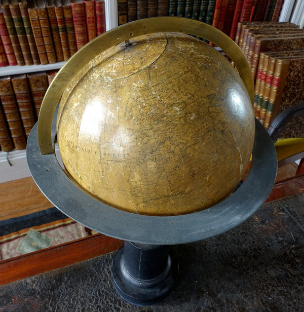 Globe Terrestre Sur Socle En Bois Noirci Et Laiton - époque 1850