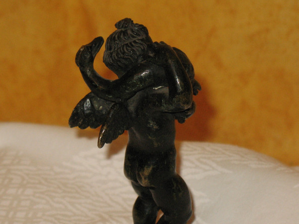 Bronze sculpture of the cherub and the dolphin in the Grand Tour style from the 20th century.