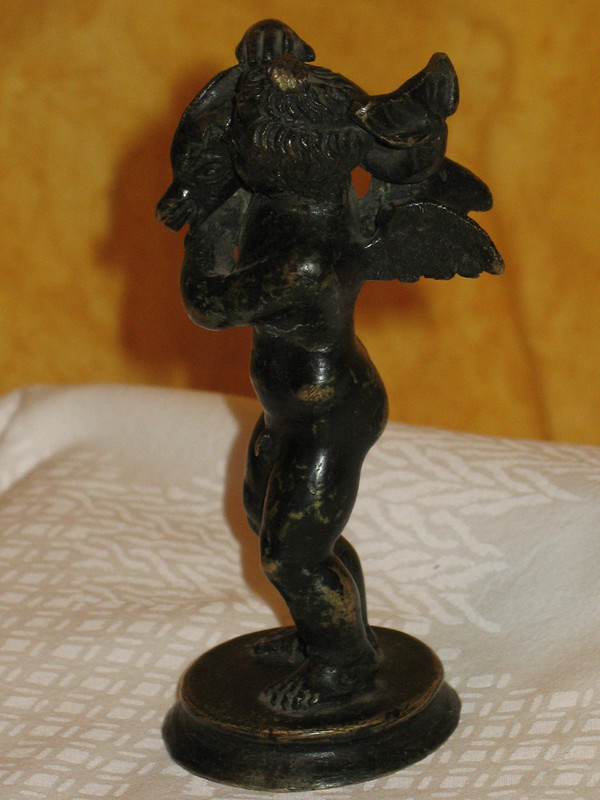 Bronze sculpture of the cherub and the dolphin in the Grand Tour style from the 20th century.