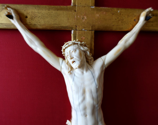 Large Christ In Ivory, Frame In Golden Wood, Louis XIV Regency Period - Early 18th Century