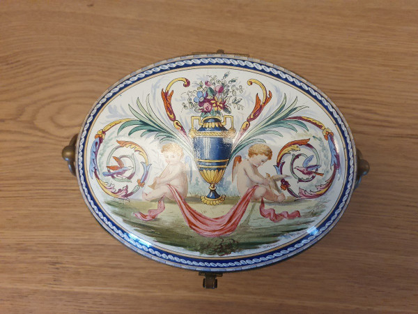 Earthenware From Toul Bellevue (att to), Bonbonnière Box, Earthenware, Louis XVI, 19th century.