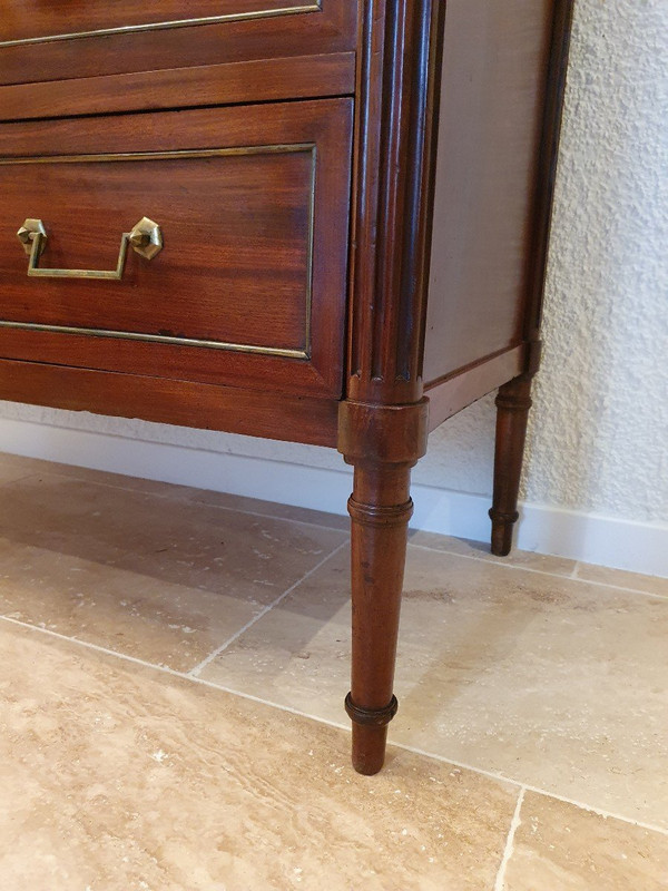 Commode, Mahogany, Louis XVI, Late 18th/early 19th century.