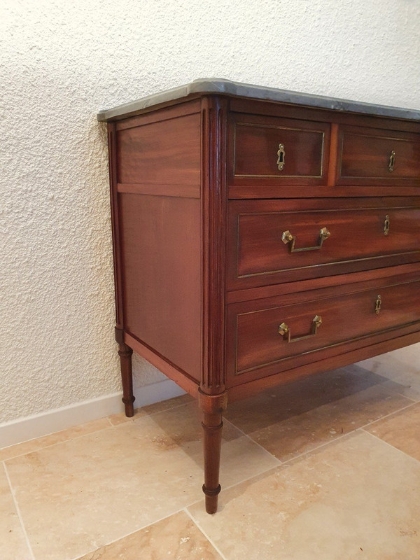 Commode, Mahogany, Louis XVI, Late 18th/early 19th century.