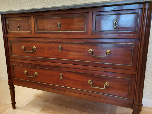 Commode, Mahogany, Louis XVI, Late 18th/early 19th century.